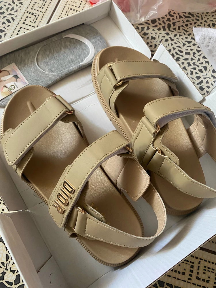 Отлично сели на ноги. Удобные и цвет красивый. Стопа 25 см и поэтому взяла 40 размер. Положили носочки в подарок.