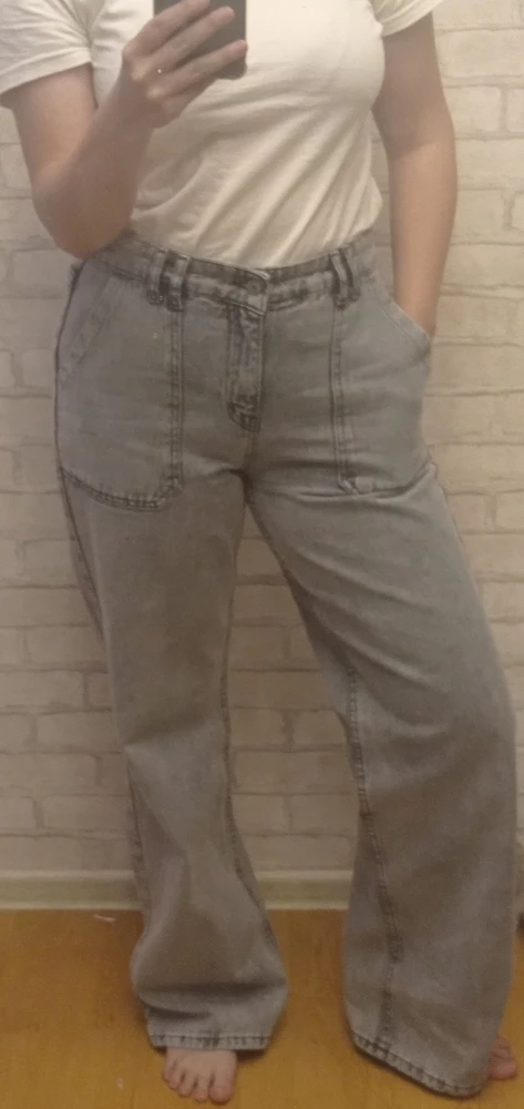 Давно поглядывала на эти джинсы. Возможно мне под них и не хватает роста, но мне они понравились. Джинса довольно плотная.