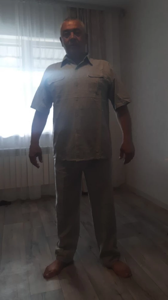 Мужу костюм сел просто идеально) доволен)) ткань на лето на жару 👍 отлично. Рост, кстати, подошёл здорово. Спасибо!!!