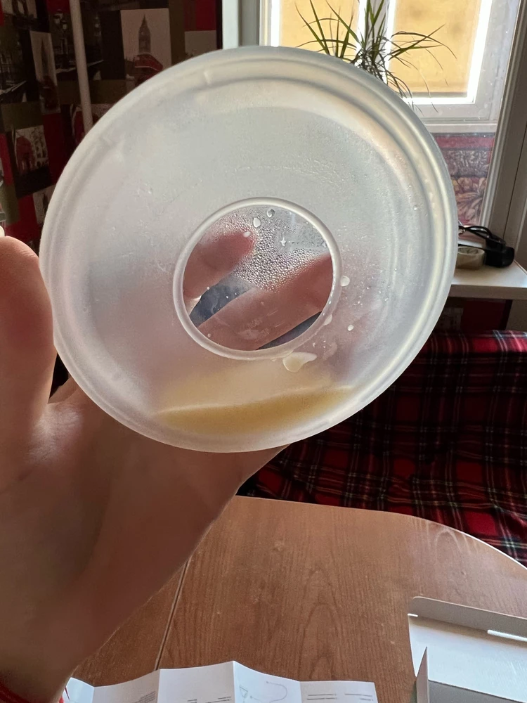 Девочки, просто спасение. Берите в роддом или после. Не теряете молочко своё во все эти вкладыши и тд. Не вытекает. Все отлично и очень удобно. В роддом очень бы пригодились, если бы знала раньше. Когда прилив молочка.