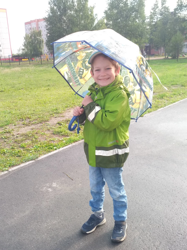 Шикарный зонт. 
Ребенок очень доволен 
и мне нравится качество.
