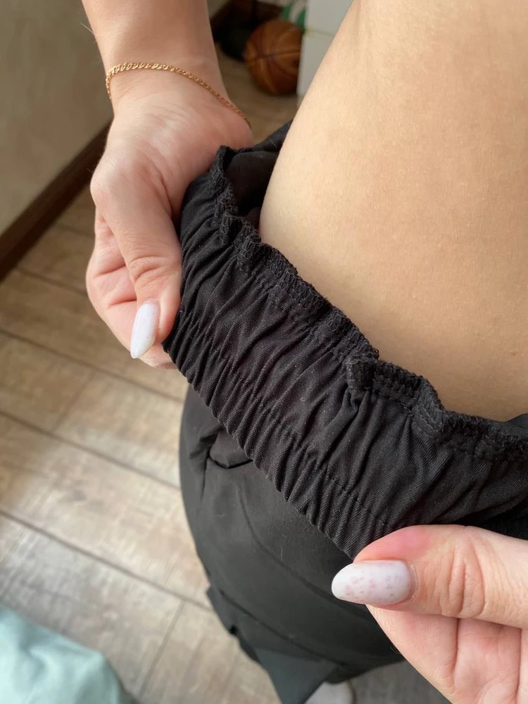 Прикольные штанишки, особенно на лето. Легкие и удобные. Отлично сели размер в размер ) Пошиты хорошо 👌🏽 Рекомендую 😉