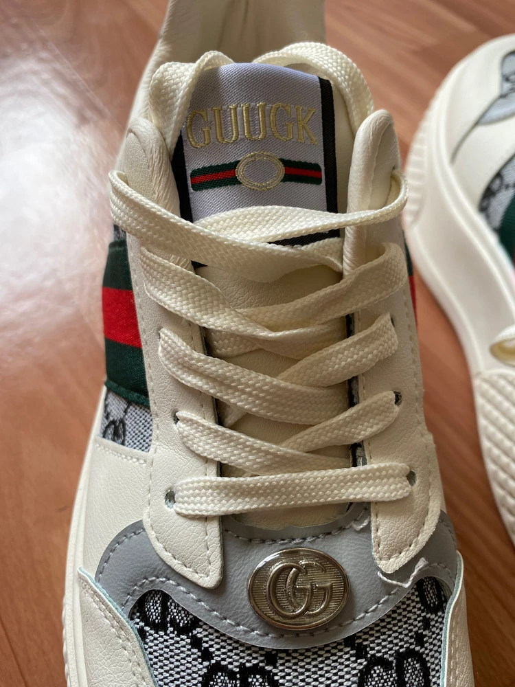 В целом носить можно! Имеется запах,пятна. На свой 38 размер заказала 39 чуть свободные,но носить можно.