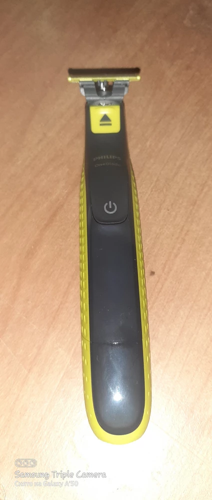 Аппарат достойный👍 
Бреет гладко!
Всё пришло запоковано добротно.
Рекомендую.