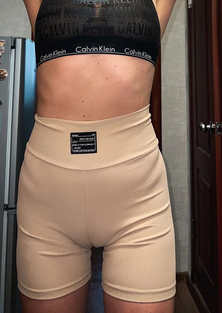 Очень долго искала велосипедки на лето и осталась просто в восторге! Все сидит как на фото в профиле. Ткань дышит, в жару просто спасение, и главное, ничего не просвечивает. Понравился логотип. Красиво подчеркивает фигуру! Очень советую)