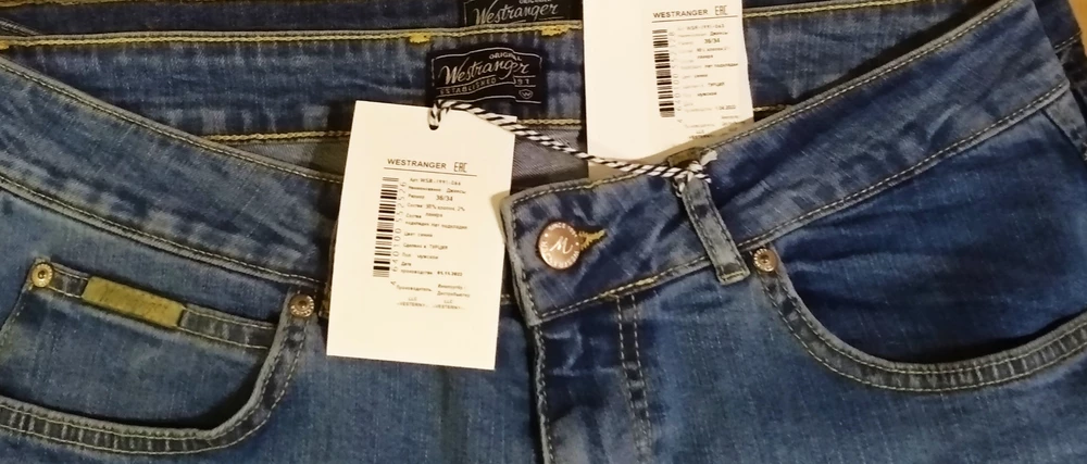Джинсы понравились. Заказал двое джинсов одного размера,  одного производителя, размерные таблицы одинаковые, отличаются лишь цветом. Более того, джинсы, и те и другие, померил у приятеля прежде чем заказать. Но мне, почему-то, достались светлые на размер меньше, хотя все этикетки соответствуют моему заказу... Парадокс. Почему я должен платить за возврат товара?