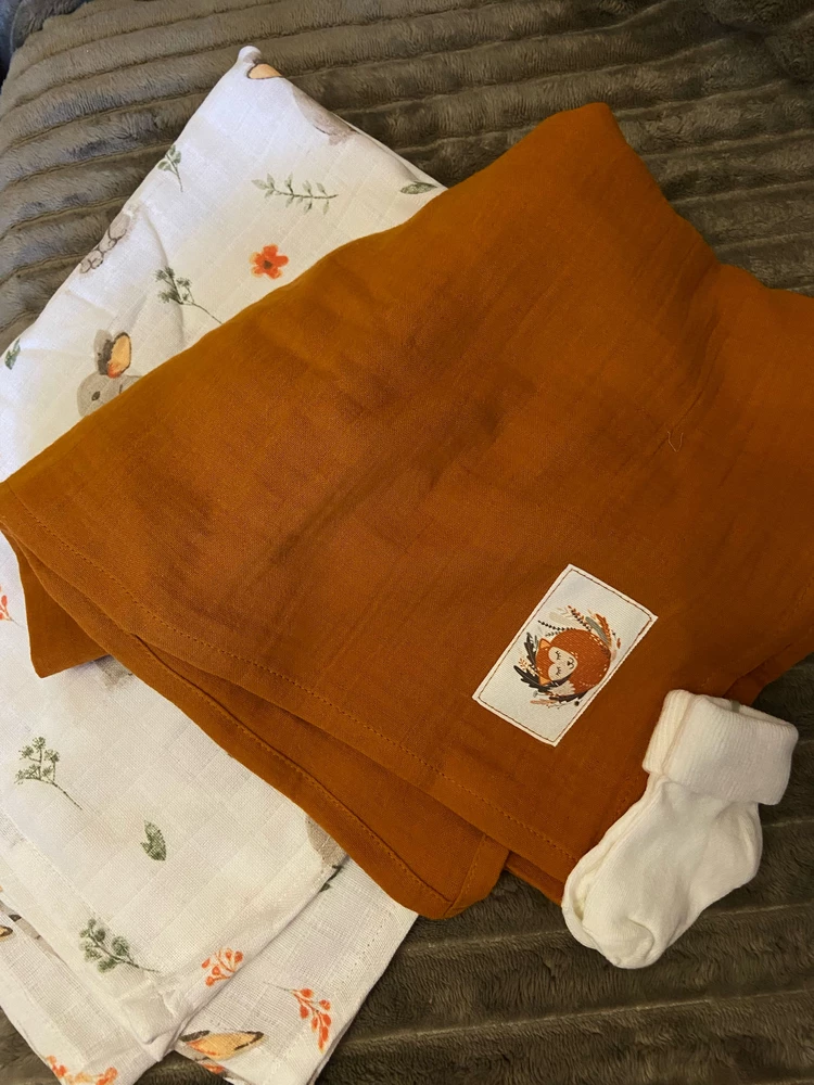 Ой цвет бомба и качество класс👍🏻в подарок носочки положили 🥰спасибо,приятно очень❤️