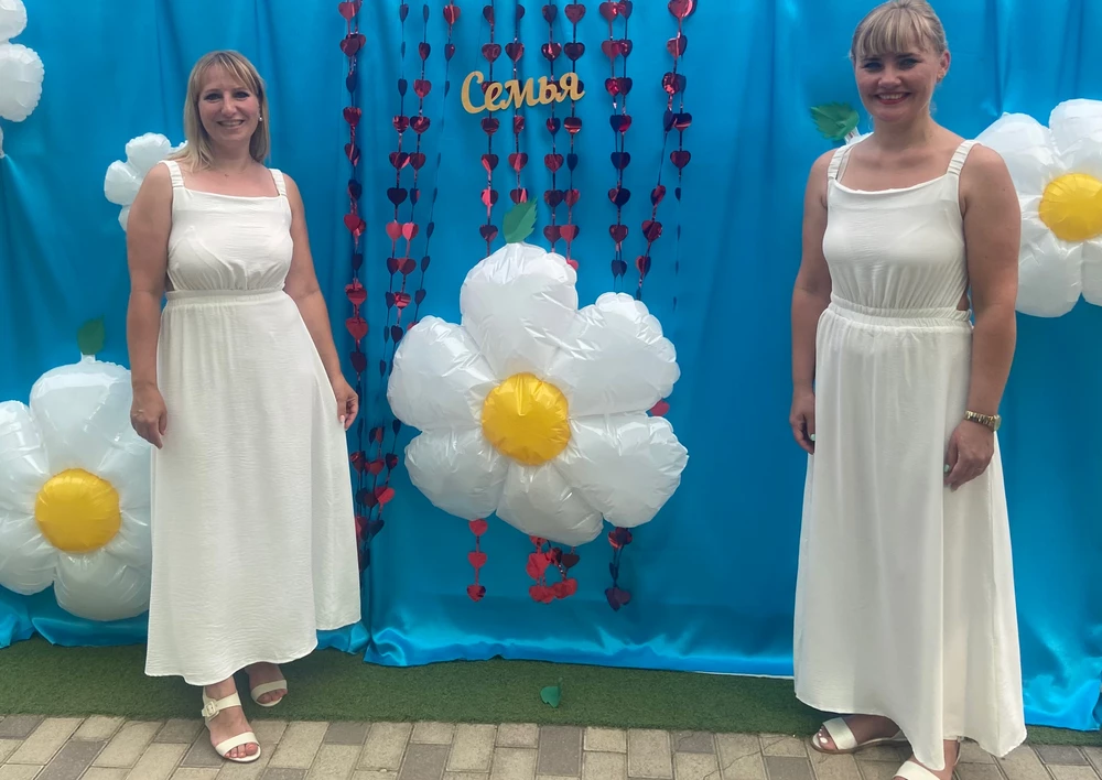 Заказывали с коллегой одинаковые для праздника по качеству хорошие, лёгкие сарафанчики. В жару самое то!