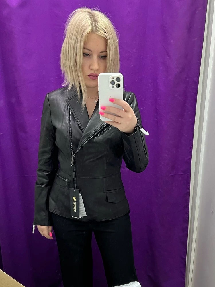 Курточка отлично села, в размер, приятная на ощупь. P.s. Спасибо за подарочек.