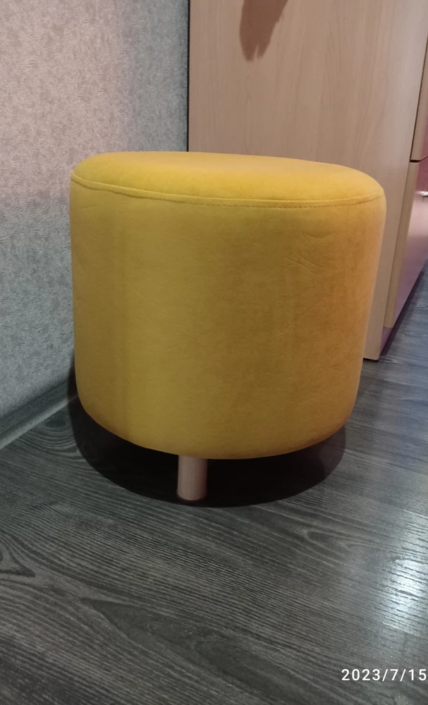 Пуфик просто супер, отлично упакован, ножки прикрутил и готово👍