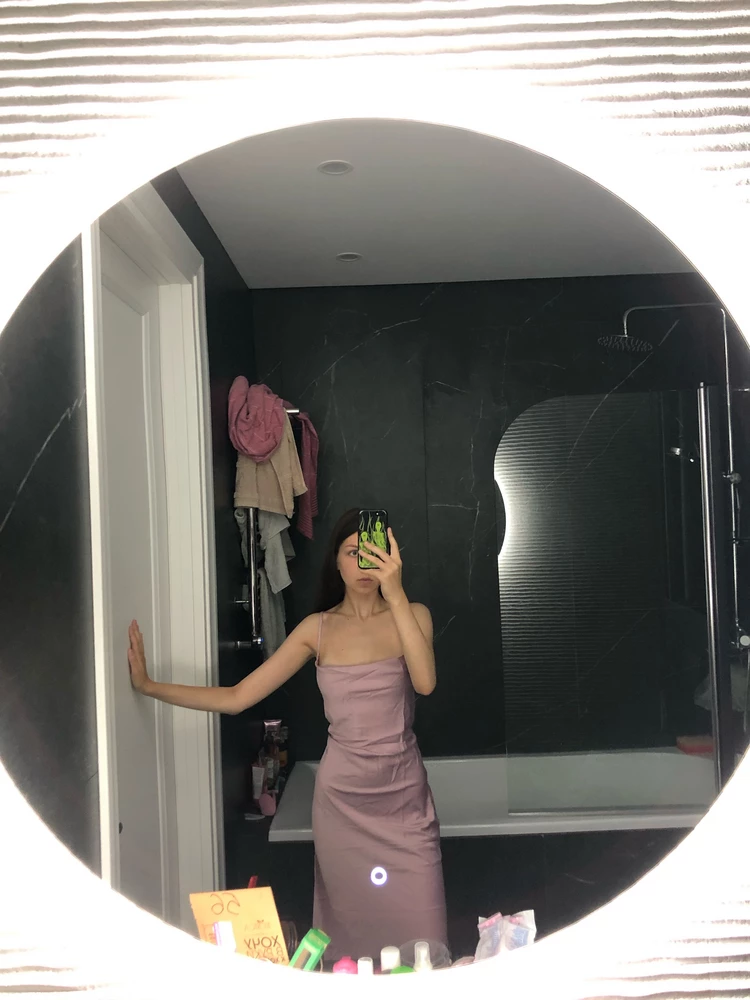 Очень нежного цвета платье, приятная ткань. Дефектов не обнаружила. Рекомендую!