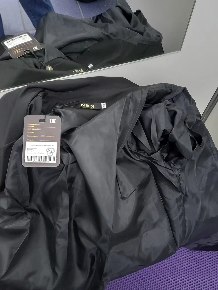 Костюм хороший. материал  плотный, размер соответствует.  Я его выкупила. хотя товар прислали  с браком  ( внутри пиджака оторвана  подкладка  у рукава) ,придётся зашивать самой. За это снимаю звезду.