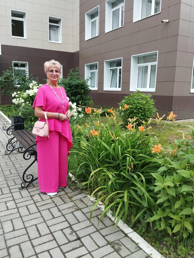 Отличный костюм! Маме очень !красавица