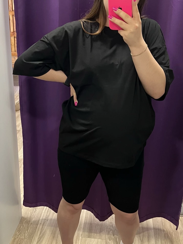 Это моя лучшая находка за последние пару лет. Соотношение цены и качества просто нереальны🤩🤩 очень мягкая, нежная и приятная к телу. Идеально садится на беременный животик 9го месяца. А после родов будет как и заявлено - оверсайз🔥
Я безумно в восторге 🙏🏻 спасибо большое продавцу за такое качество и хорошую цену❤️ побольше бы расцветок, фуксию и электрик точно теперь хочу 🫣