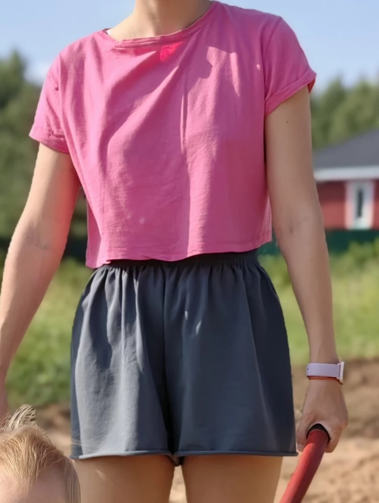 Шорты мега крутые. Цвет бомба. На мой 46 размер (рост 175) подошёл размер 40. Производитель, если поменяете размерную сетку и увеличите цветовую гамму, то шорты будут в топе!