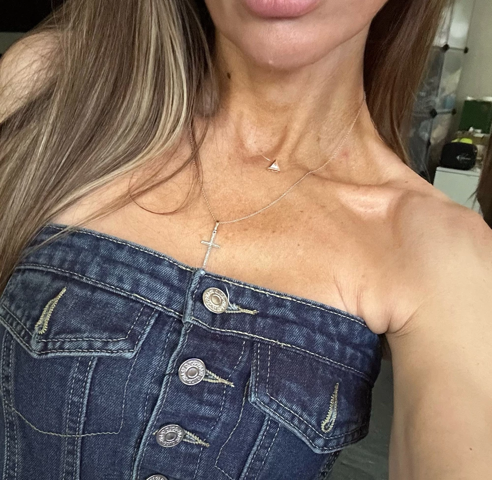 К чему обман по поводу производителя? Это не Турция, а Китай ,фото 1, размер соответствует, S на Ог 86/От68, тянется, плотность средняя, прекрасно садится, пошито аккуратно, я забрала