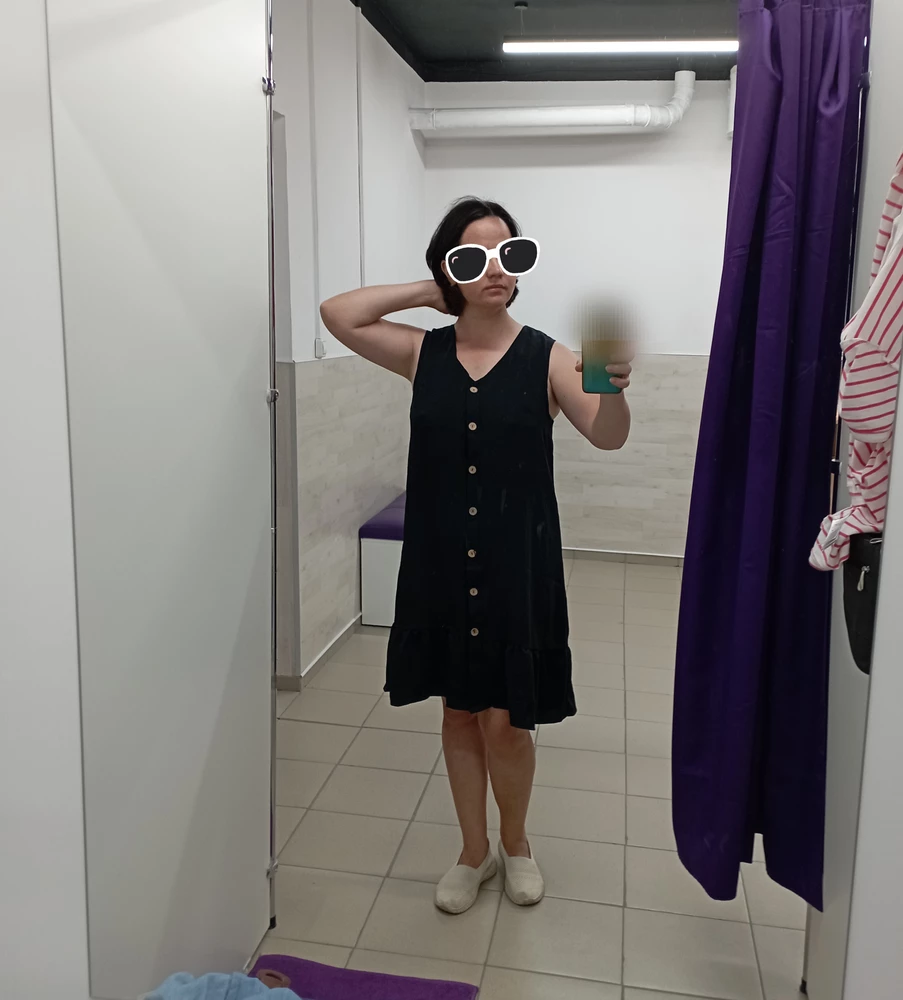 Платье понравилось, но, по-моему, такой фасон больше для молодёжи. Ткань тонкая. И чувствуется, что полиэстер. Отказ в пользу другого.