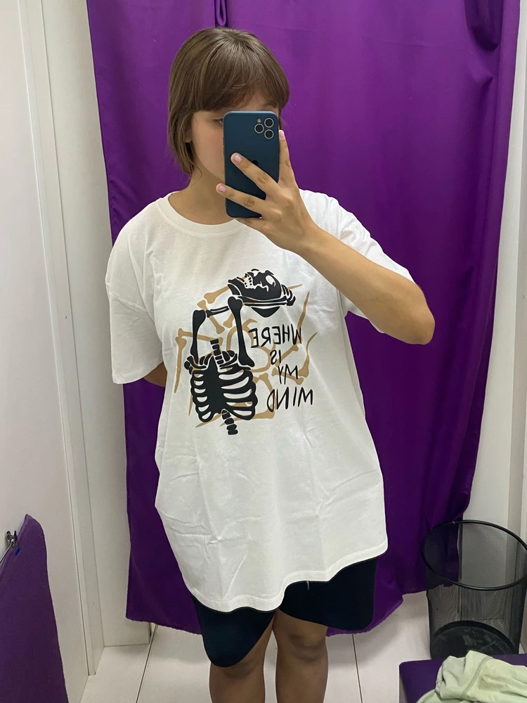 очень классная футболка. качество хорошее, принт тоже. цвет сходится с фотографиями. доставка пришла вовремя. спасибо большое