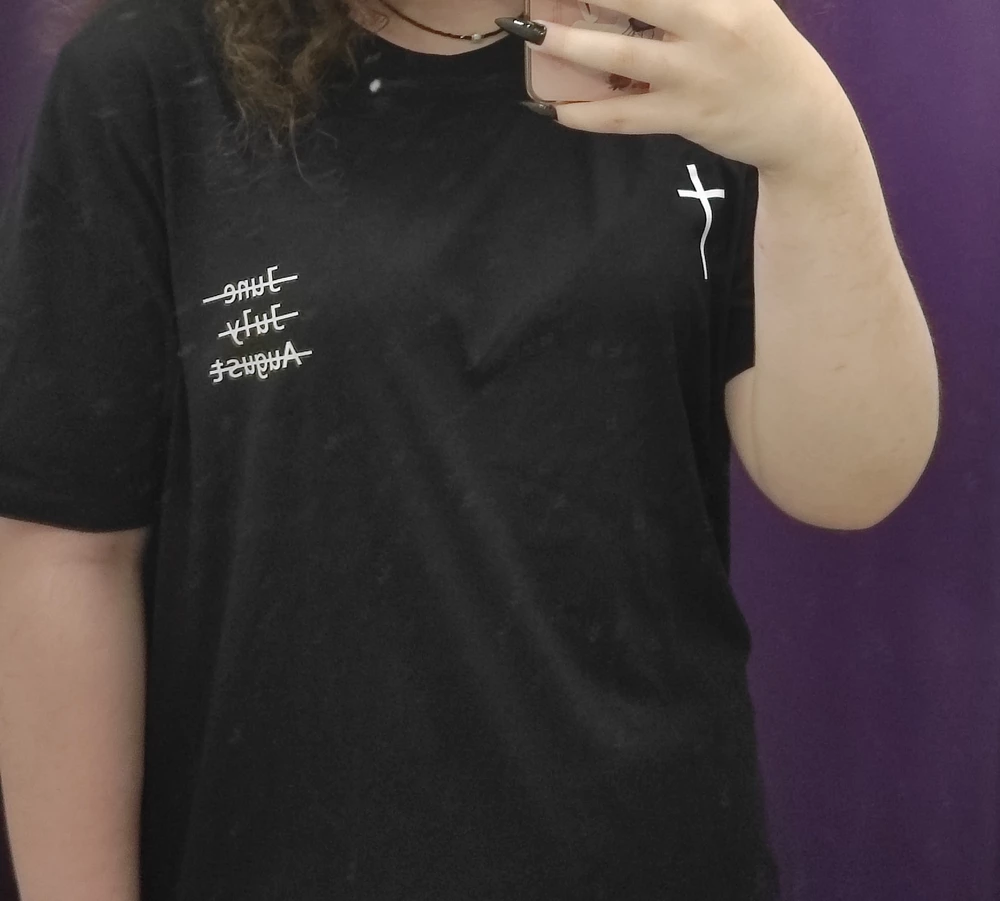 футболка хорошая, но ткань не очень плотная поэтому оформила отказ. плохую оценку ставить не буду, но ткань и правда тонкая 4⭐