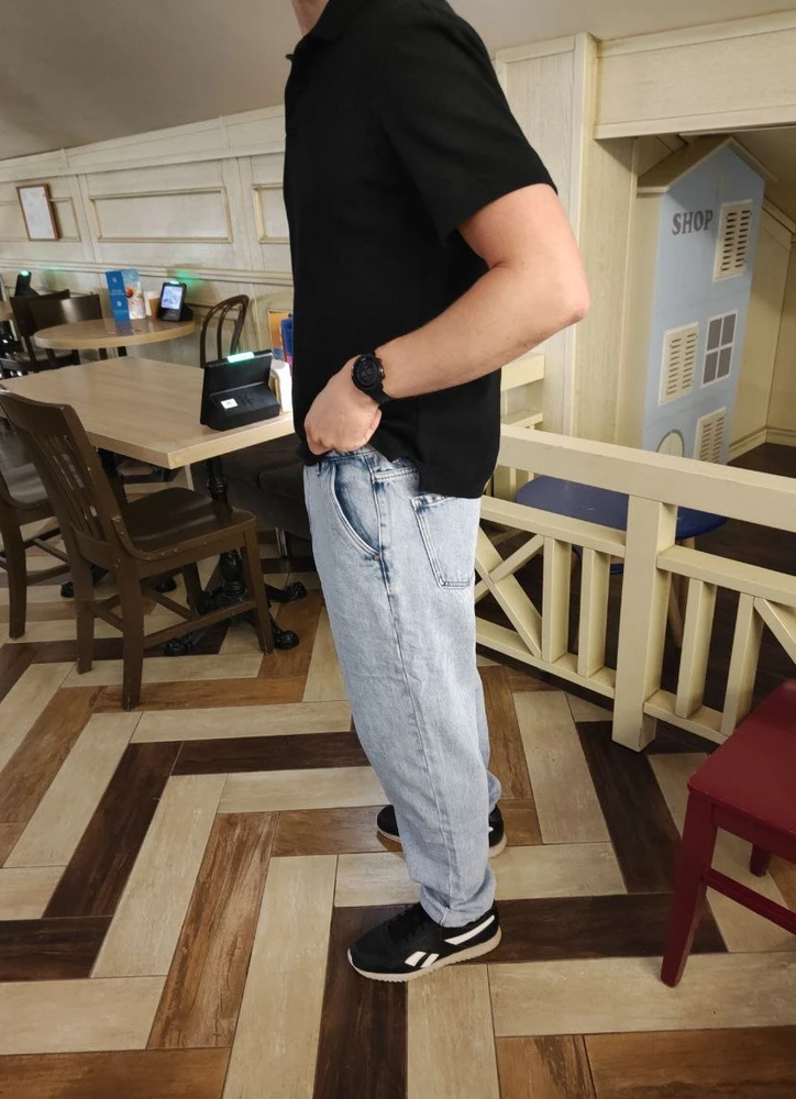 джинсы супер, сидят оч круто, пошив отличный. всё по размеру, материал класный!!! советую!