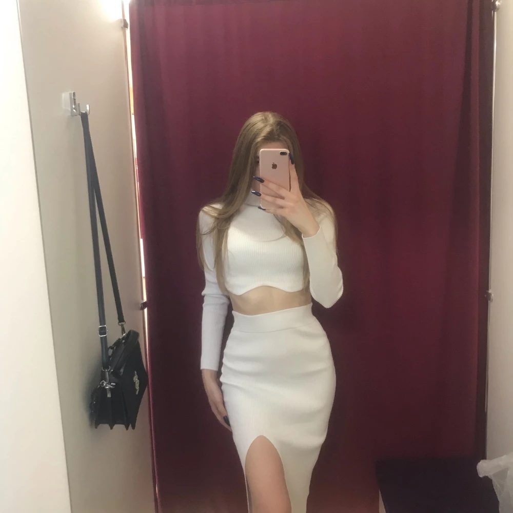 Очень классный костюм 😍
Ткань плотная)