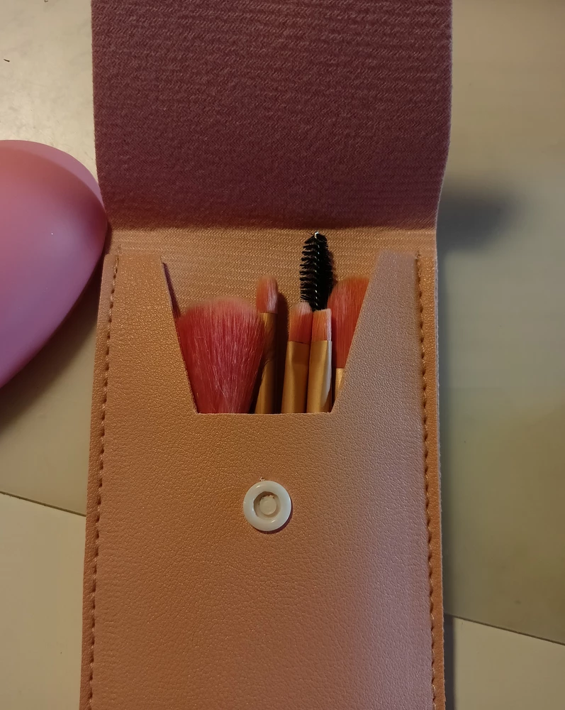 кисти целые💓 в подарок была штука для мытья кисточек 
10/10