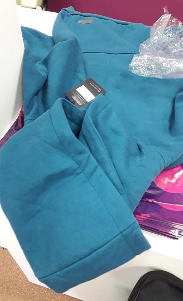 пришла только кофта, брюк не было, пакет был запаковон