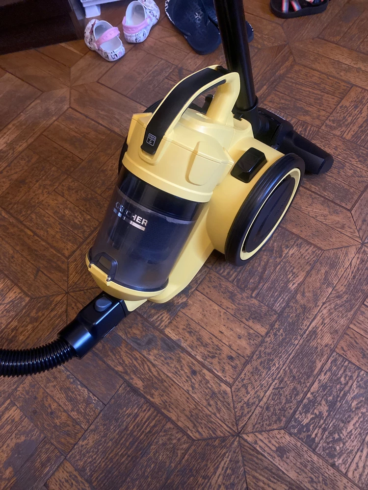 пилесос очен харошй просто интересно што разница karcher vc3 floor и проста vc3 premium мне кажеца за ети два насадки што нет на етом камплекте а то как сматрю фсео одинаква