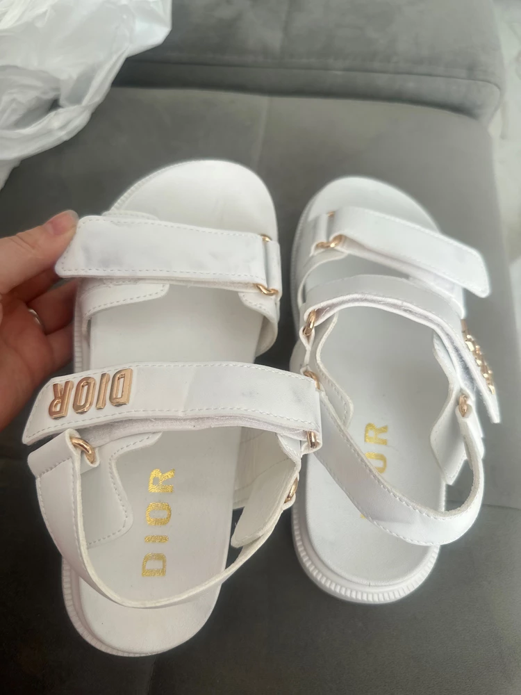 Откуда-то краска появилась на обуви и не стирается ни чем!