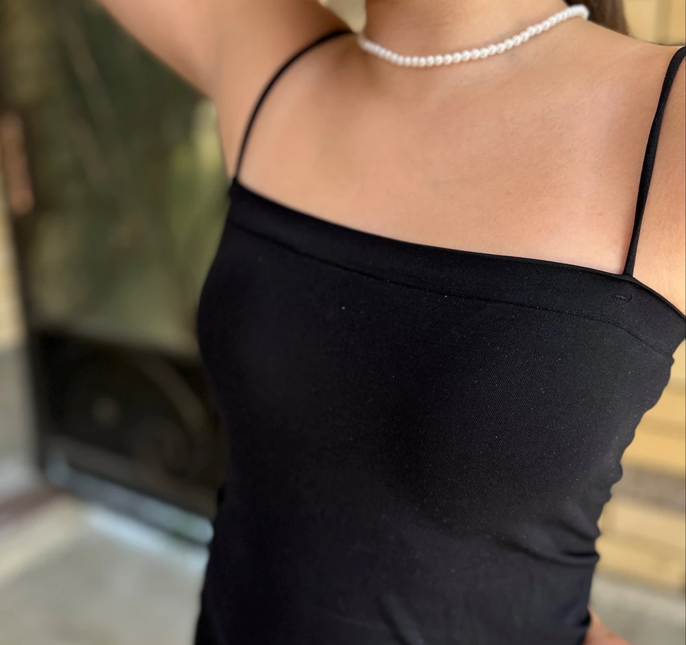 Хороший базовый топик, брала дочери, ей подошел идеально, и лифчик не нужен 👌🏼