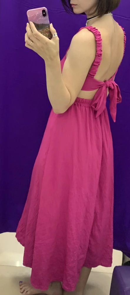 Красивое платье из лёгкой ткани
Мои параметры рост 173
Ог 87
От 69
Об 102
Заказывала размер М,село хорошо.
мерила без бюстгальтера,с ним уже мне давило
Сборка на груди наверх сползает при движении  и ее нужно поправлять,а так платье отличное.Рекомендую