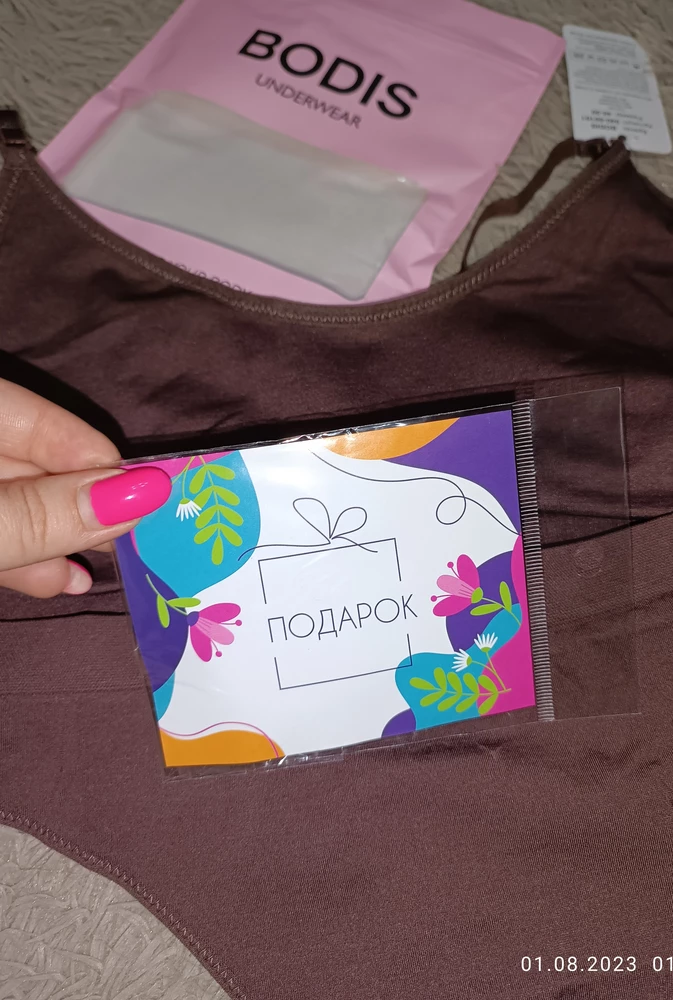 Вау!За такие копейки шикарный комплект! Начиная с упаковки, заканчивая качеством белья -все на высшем уровне! Заказала размер 48-50 на свой 46-48 -село очень комфортно,так как я люблю, ничего не давит,ничего не впивается (не люблю носить труселя меньше размера моего зада)Ещё и положили подарочек, безумно приятно, огромное спасибо!