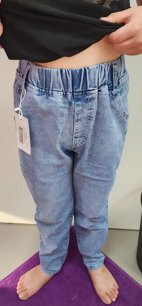 джинсы восторг! на рост 140 размер 152 сели идеально! ребёнок худенькая, но высокий)