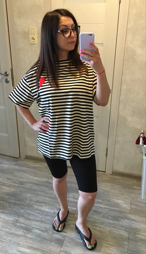 Отличная оверсайз футболка, хорошего качества, приятная к телу. На мой 44 размер и рост 160 см, села прекрасно.