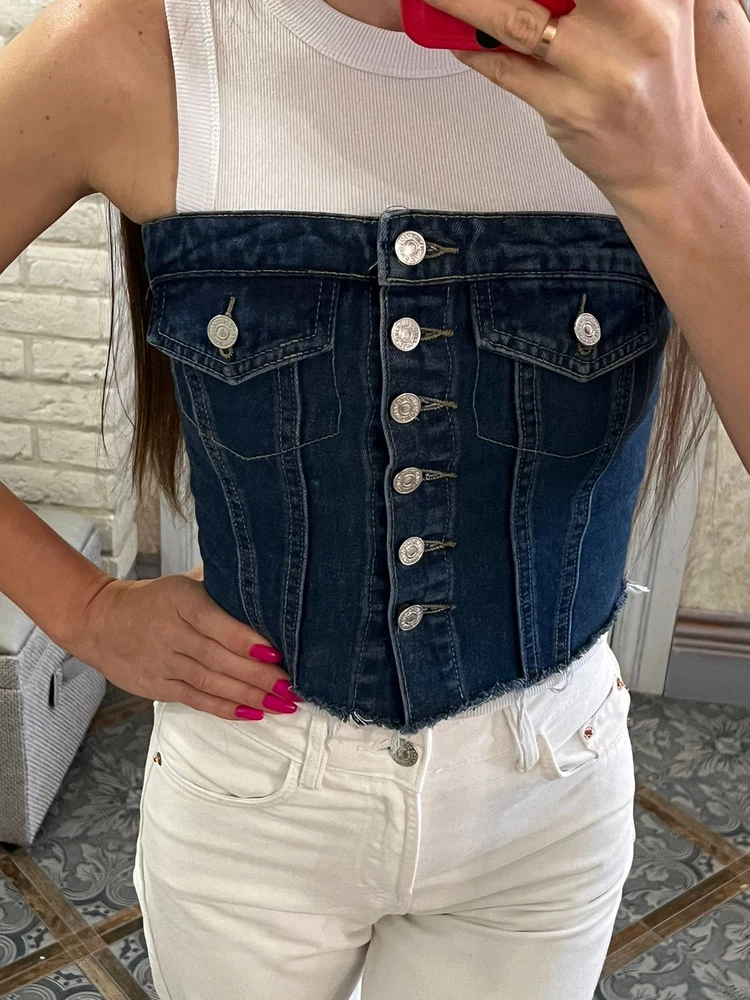 Топ просто супер! Сочетается с любыми вещами, очень стильная базовая вещь! Качественно пошит смотрится великолепно ❤️❤️❤️