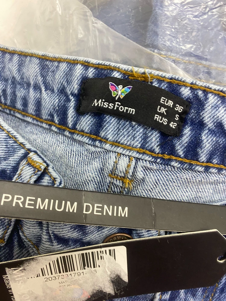 Прислали не те джинсы , так еще и другого бренда .