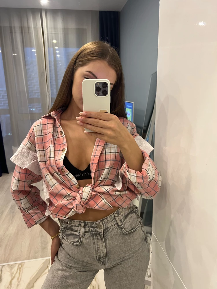 Первый раз на WB выкупила хорошую качественную вещь,  правда, очень достойное качество, идеальный пошив! Я влюбилась!) стильная рубашка с воланами!