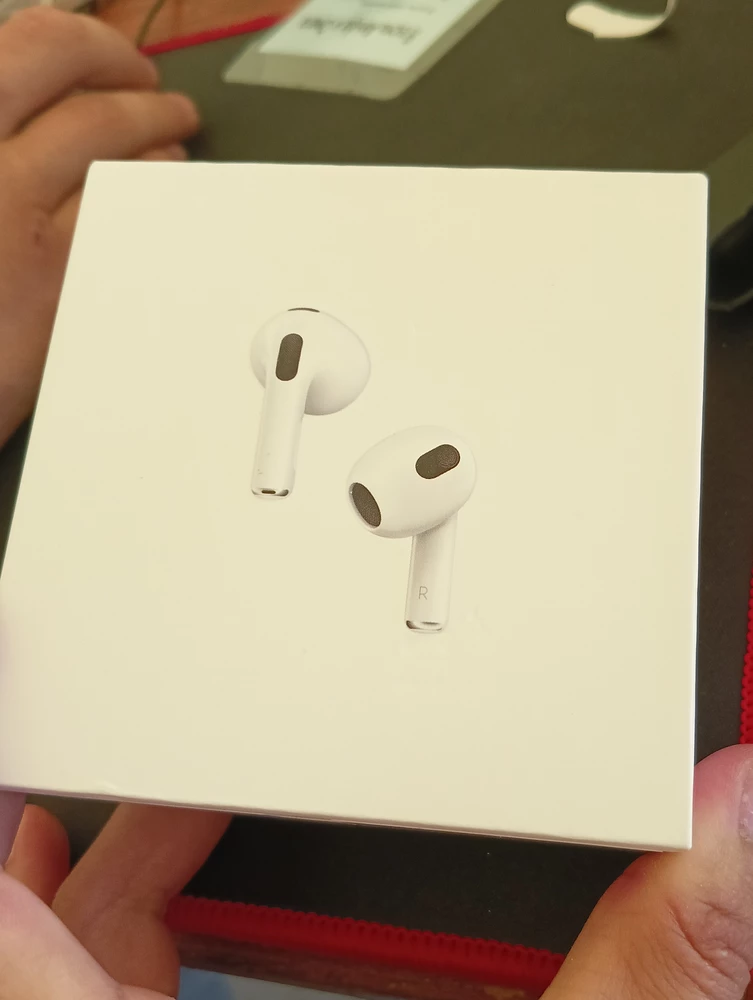 Здравствуйте! Заказал AirPods Pro пришли обычные AirPods