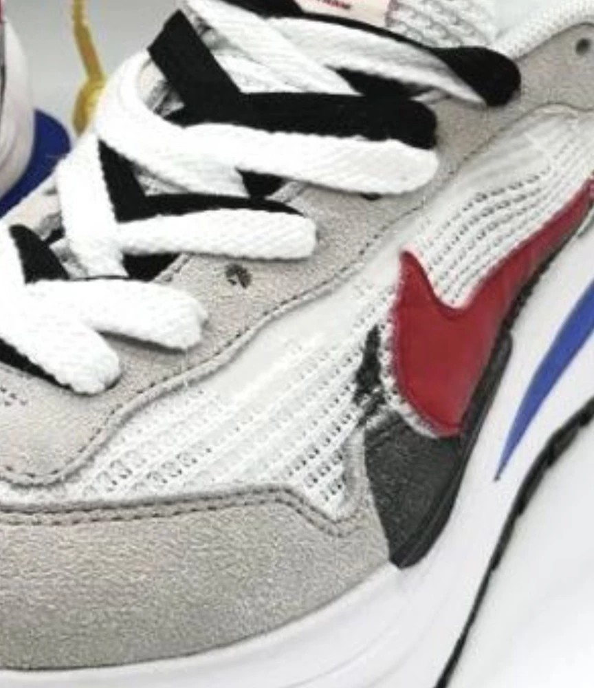 Кроссовки пришли с браком, у вас даже на фото это видно. Непрокрашенный участок, проплешина. На втором кроссовке, на пятке фиолетовое пятно, как будто фломастером нарисовали. Даже мерить не стала