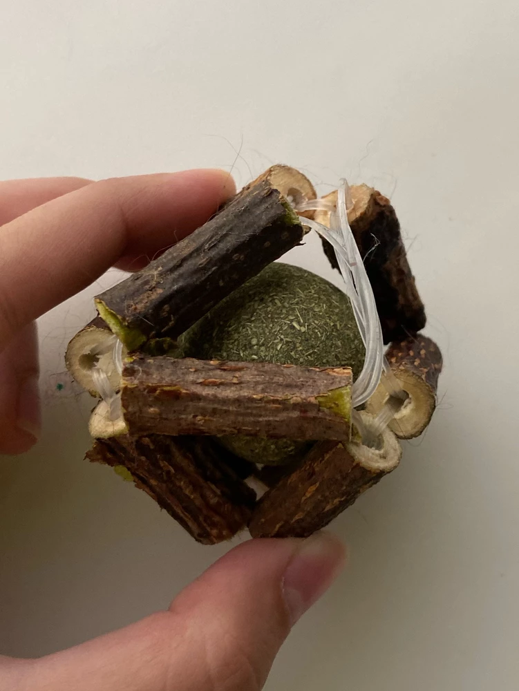 Коте игрушка понравилась, сразу разгрыз) как только ничего от игрушки не останется, обязательно закажу повторно)