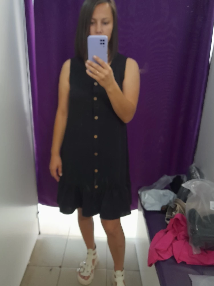 Хорошенькое платье, маломерит на размер. Пуговицы пришиты хорошо, нитки не торчат👍