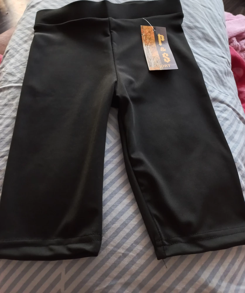 Одна штанина немного короче второй