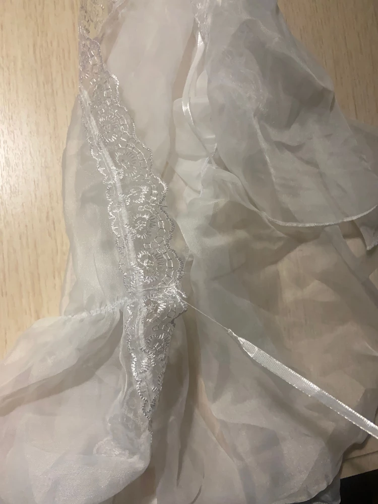 Пришел в маленьких дырочках, завязки почти оторваны, висят на ниточке… резинка никак не регулируется, соответственно даже завязать никак - все оторвано.