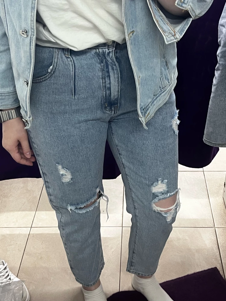 Неплохие джинсы на лето, вернула потому что нитки в разрезах уже порваны