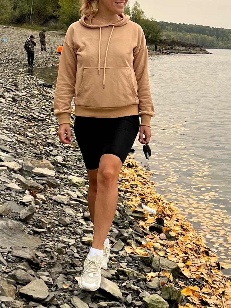 Отличные. Уже почти год ношу и дома, и на природу