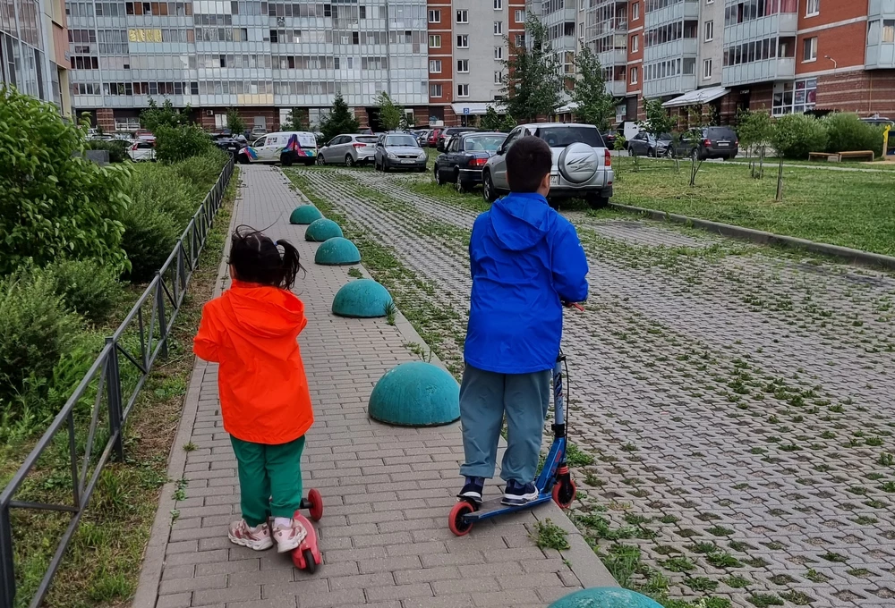 Отличная ветровка.легкая. качественный пошив, размер в размер.брала 2 ,на мальчика и на девочку.