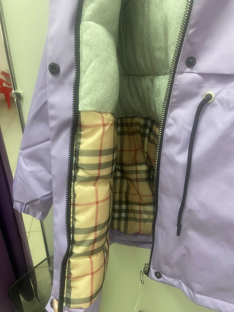 Благодарю производителя данной модели, стильная куртка. Качество на высоте. Ткань потрясающая, плотная. Швы все ровненькие, все отлично. Хотела на дочери отснять, но куртка пришла раньше срока, дочь не приехала еще)