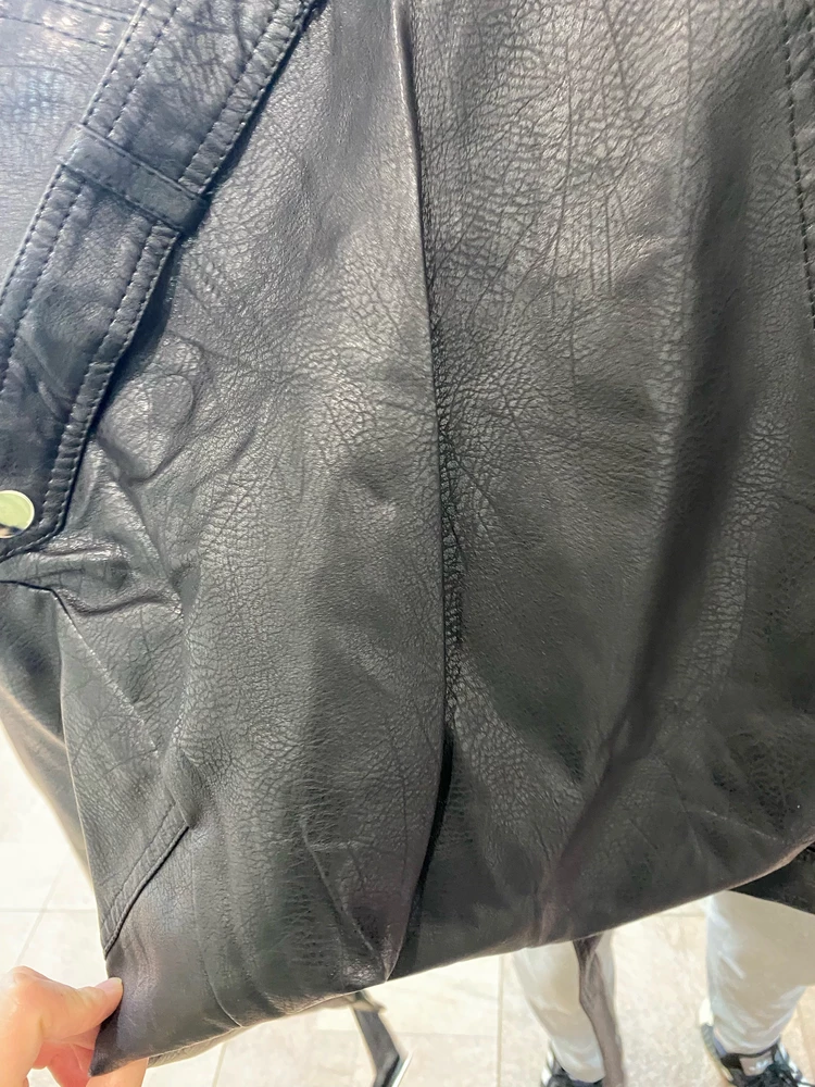 Второй раз заказываю
И второй раз она приходит вся мятая
Пыталась гладить как написано в памятке - ничего не разглаживается