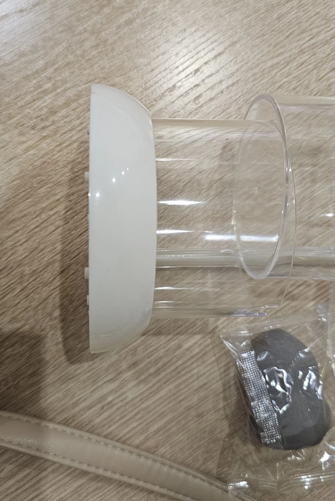 Ножки придется подпиливать каким-то образом, тк стоит неровно, а так норм. За спонж +звезда)