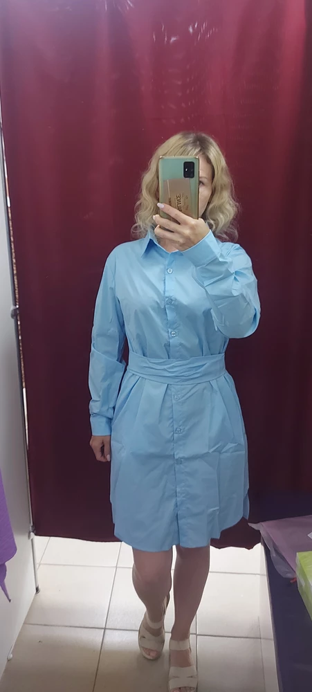 Рубашка симпатичная, но мне показалось, что на мне выглядит как медицинский халат. А так, качество отличное, нигде ничего не торчит, швы ровные. На рост 154 длина рубашки чуть выше колена, рукава длинноваты, но за счёт манжета, все отлично.